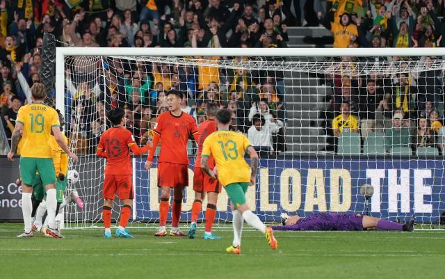 1728562475940026465.jpg (体育)(3)足球——世预赛:中国队不敌澳大利亚队XxjpseC007284_20241010_PEPFN0A001.jpg